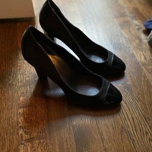 Black patent and suede pumps